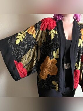 Chico’s Design black and floral appliqué embroidered beaded kimono jacket